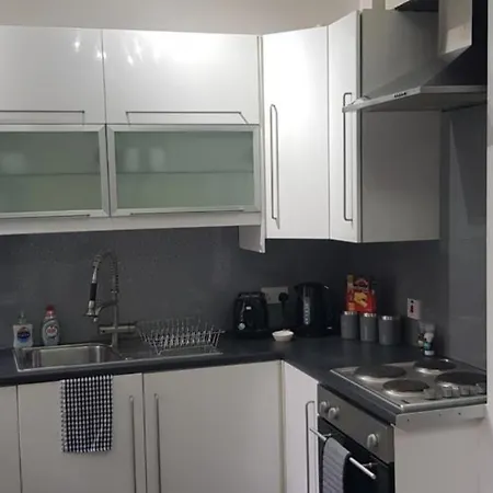 Impeccable 2-bed Apartment Edinburgh