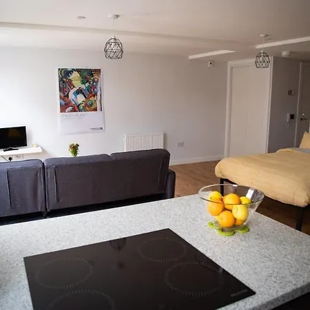 شقة Studio Flat With Free Parking *