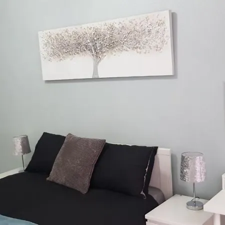 Impeccable 2-bed Apartment Edinburgh