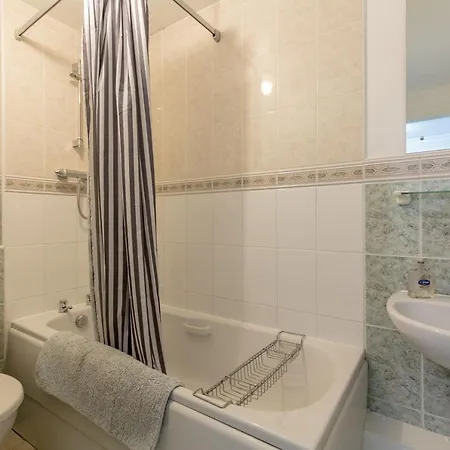 Apartment 418 - Orchard Brae Avenue 3