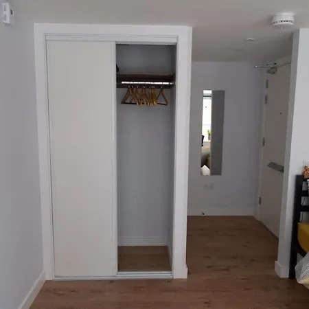 شقة Studio Flat With Free Parking *