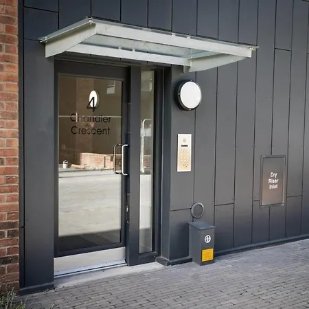 Studio Flat With Free Parking