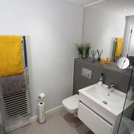 Studio Flat With Free Parking إدنبرة