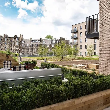 Studio Flat With Free Parking *