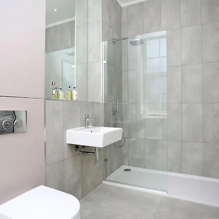 Modern Central Quartermile Studio Apartment