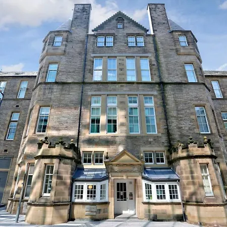 Modern Central Quartermile Studio