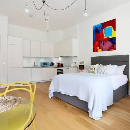 Modern Central Quartermile Studio Apartment
