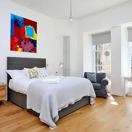 Modern Central Quartermile Studio *