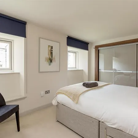 Apartment 424 Stunning 2 Bedroom Duplex By The Meadows With Secure Parking *