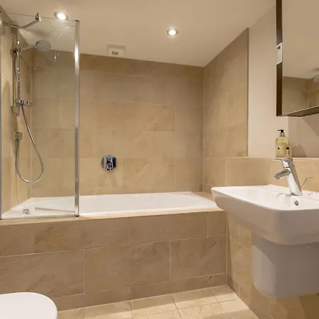 424 Stunning 2 Bedroom Duplex By The Meadows With Secure Parking *