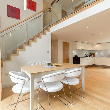 424 Stunning 2 Bedroom Duplex By The Meadows With Secure Parking * Edinburgh