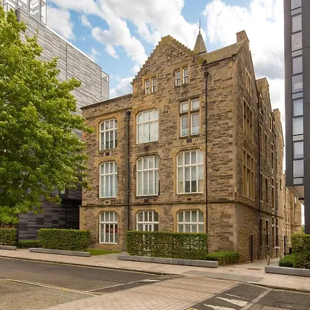 424 Stunning 2 Bedroom Duplex By The Meadows With Secure Parking Edinburgh