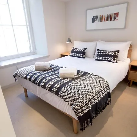 Apartment 424 Stunning 2 Bedroom Duplex By The Meadows With Secure Parking *
