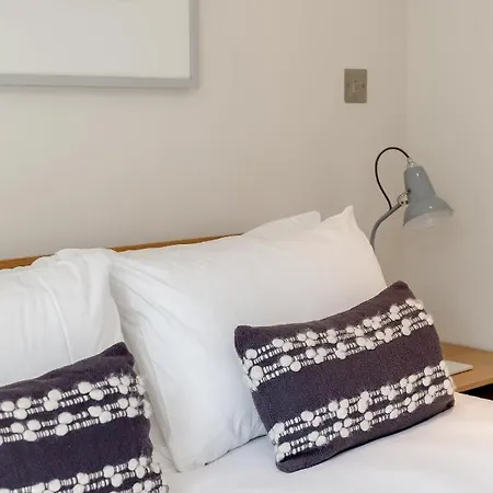 Apartment 424 Stunning 2 Bedroom Duplex By The Meadows With Secure Parking *