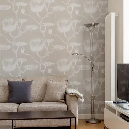 424 Stunning 2 Bedroom Duplex By The Meadows With Secure Parking