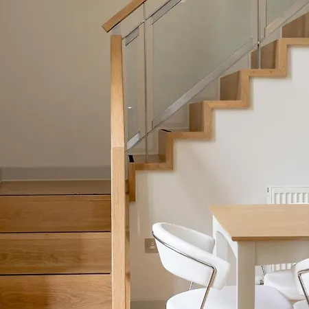 424 Stunning 2 Bedroom Duplex By The Meadows With Secure Parking Apartment