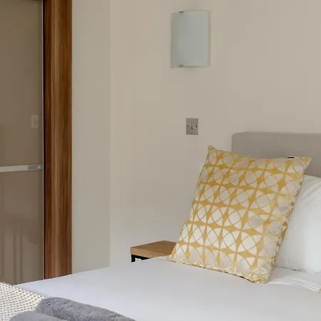 424 Stunning 2 Bedroom Duplex By The Meadows With Secure Parking Edinburgh