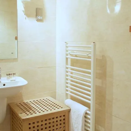 Dreamhouse Holyrood Park شقة