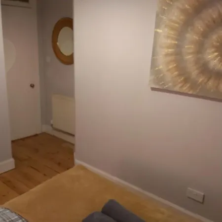 Bright, Spacious And Homely Central Edinburgh
