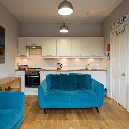 Characterful Apartment, Amazing Castle Views!