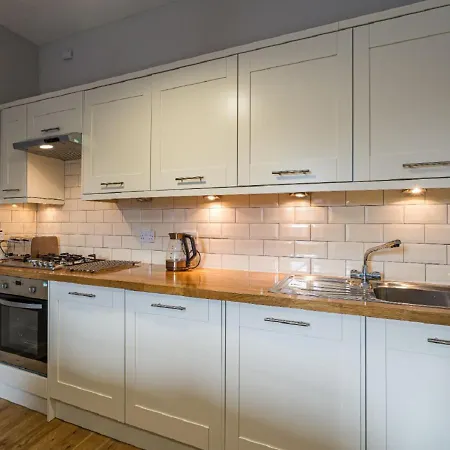Characterful Apartment, Amazing Castle Views! *
