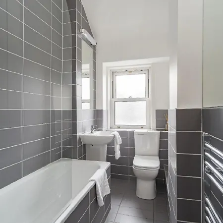 Characterful Apartment, Amazing Castle Views! Apartment