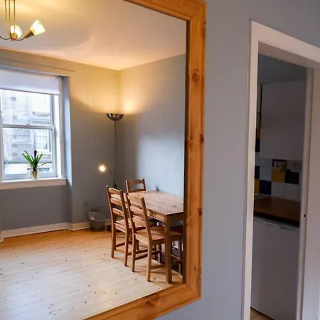 Apartment Welcoming And Spacious 2 Bedroom In Central Bristo Square Edinburgh
