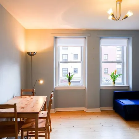 Apartment Welcoming And Spacious 2 Bedroom In Central Bristo Square