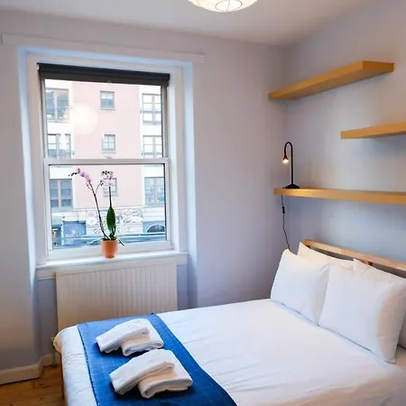 Apartment Welcoming And Spacious 2 Bedroom In Central Bristo Square