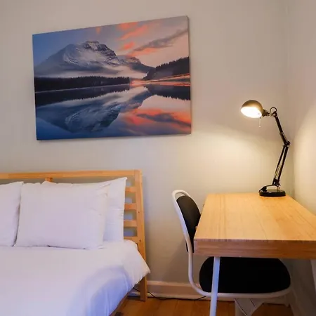 Welcoming And Spacious 2 Bedroom In Central Bristo Square