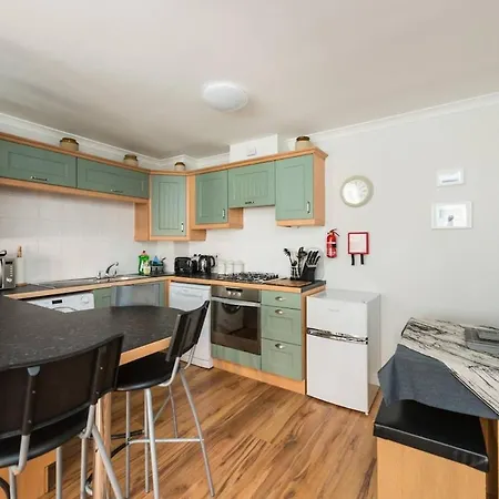 Sophisticated Apt In Trendy Leith Port District Edinburgh