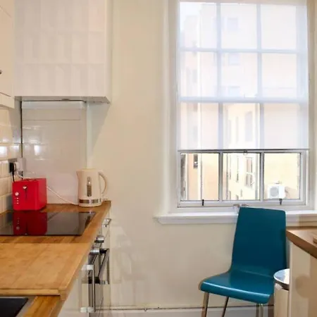 Charming City Centre Flat Sleeps 4 Apartment Edinburgh