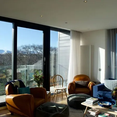 شقة Quarter Mile Flat With Stunning Meadows View *