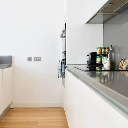 شقة Quarter Mile Flat With Stunning Meadows View *