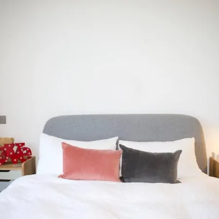 Quarter Mile Flat With Stunning Meadows View شقة *
