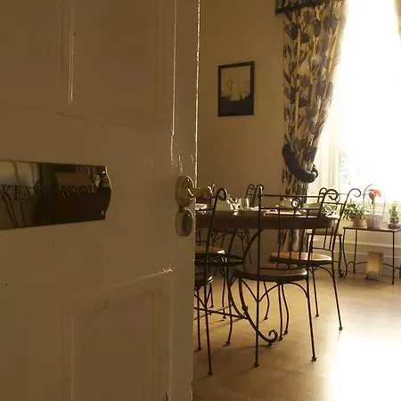 Hanover House 3*