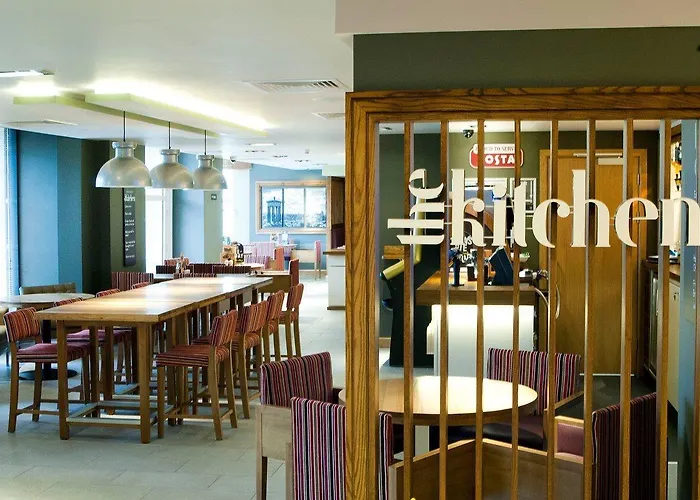 Premier Inn Edinburgh Princes Street Hotel 3*