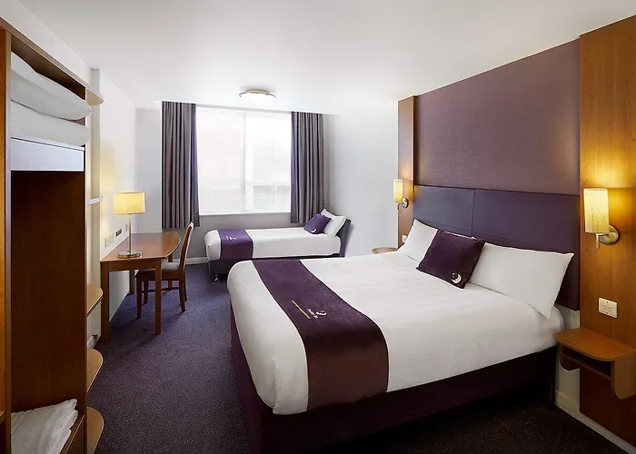 Premier Inn Edinburgh Princes Street Hotel 3*