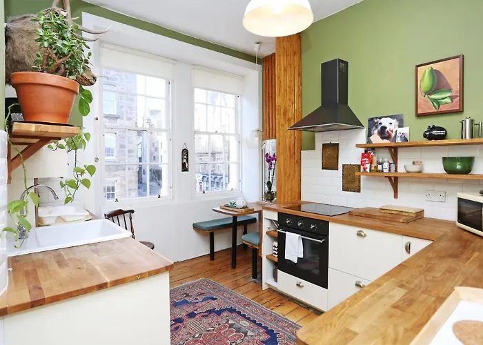 Apartment Joivy Iconic Colorful On The Royal Mile Edinburgh