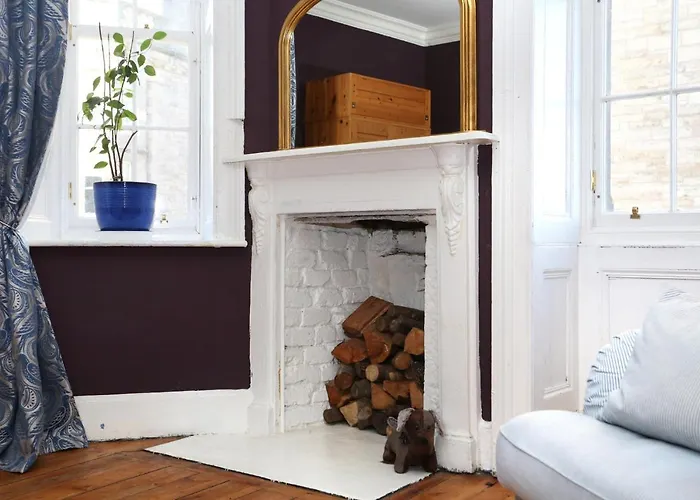 Apartment Joivy Iconic Colorful On The Royal Mile Edinburgh