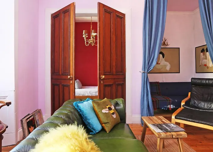 Apartment Joivy Iconic Colorful On The Royal Mile Edinburgh