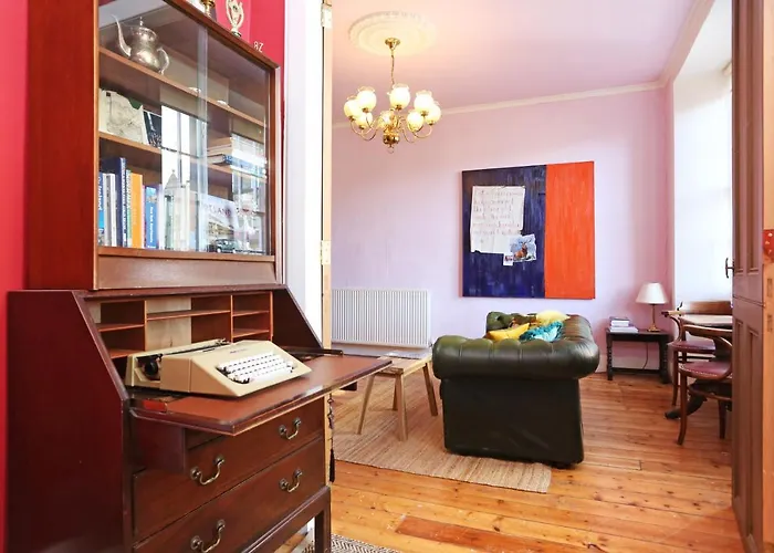 Joivy Iconic Colorful On The Royal Mile Edinburgh