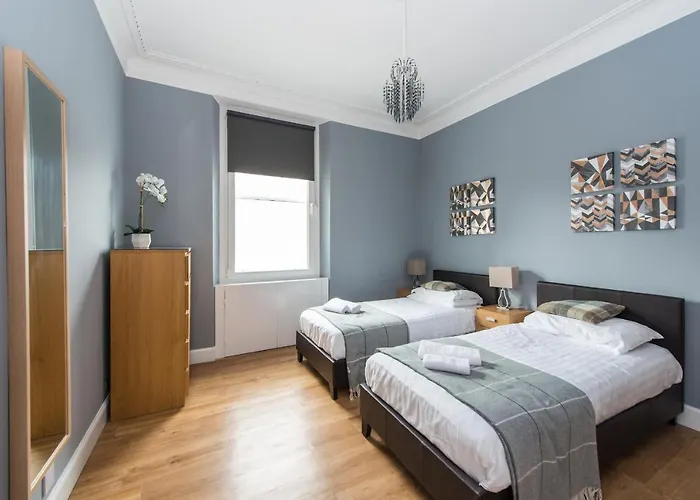 Castle Apt, Modern,