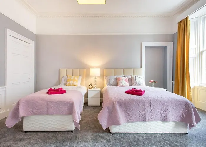 Stunning 2-bed In Apartment
