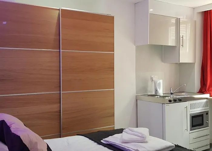 Crosskeys 双金匙公寓 *