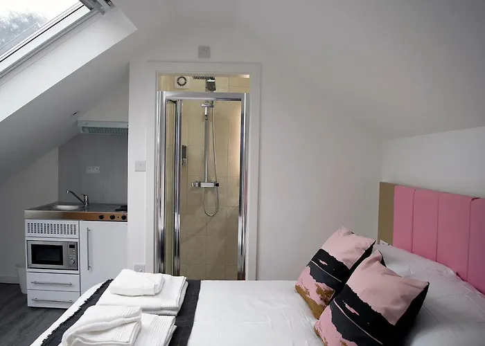 Crosskeys 双金匙公寓 *