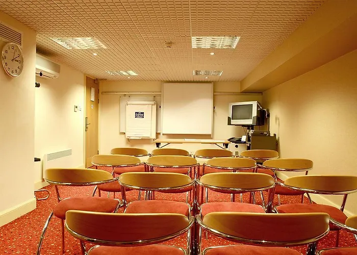 Express Centre By Ihg Hotel