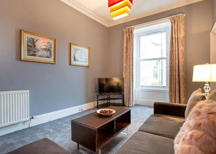 Stunning 2-bed In Apartment Edinburgh