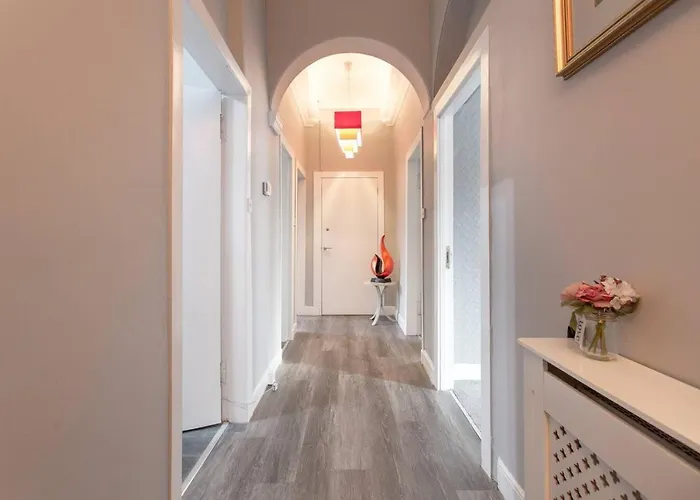 Apartment Stunning 2-bed In Edinburgh