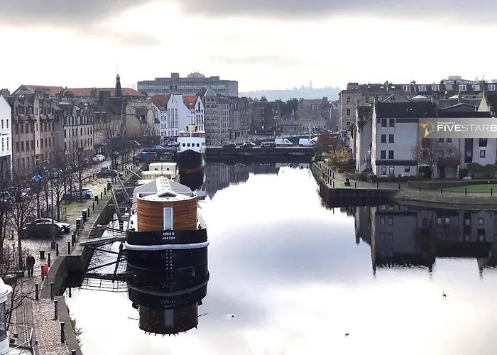 Waterfront Living In Leith With Free Parking! Daire *